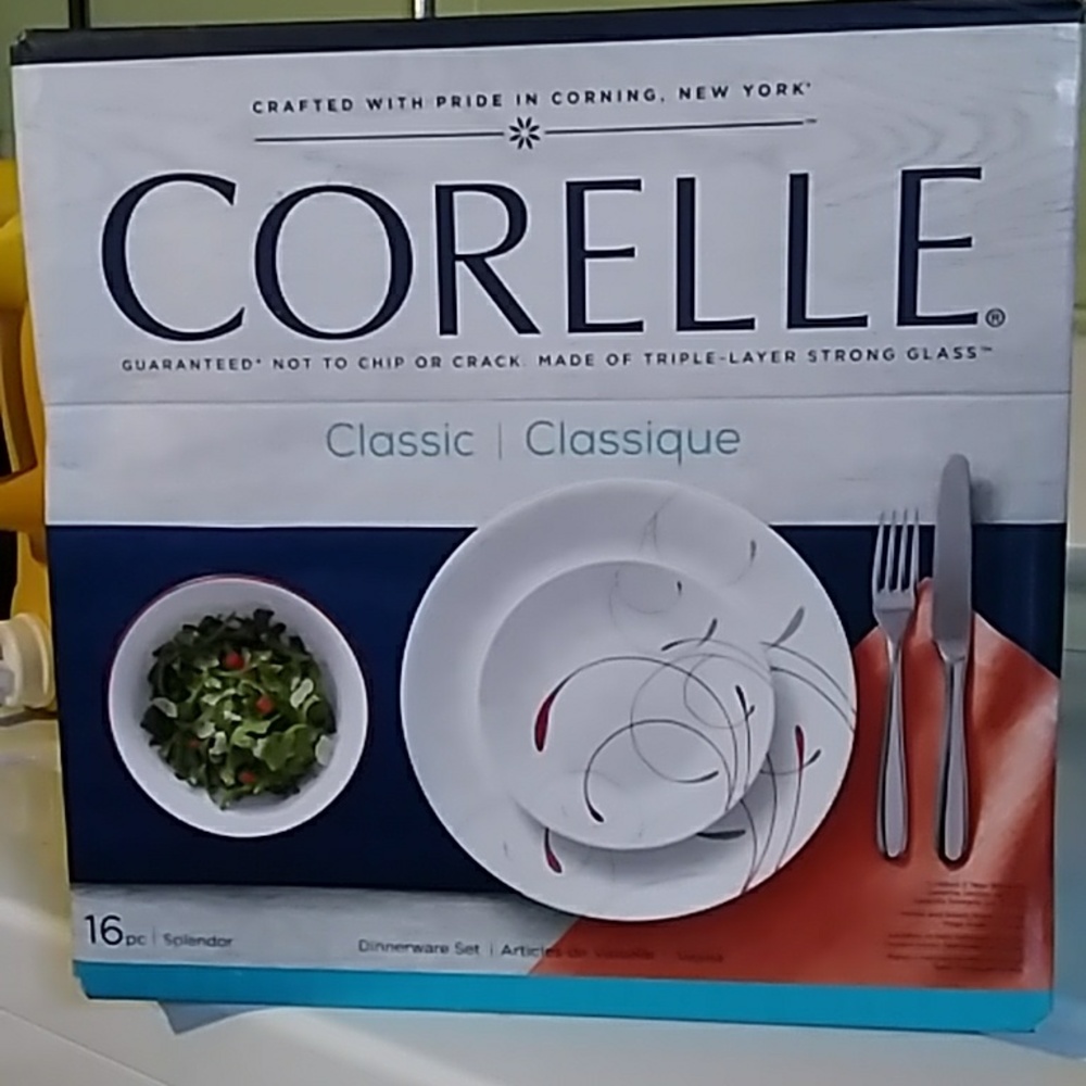 Brand New 16 piece Corelle dinnerware set